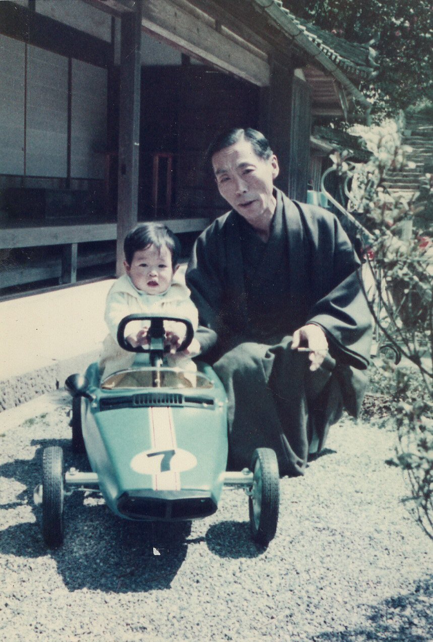 先代住職の祖父と幼少のしずやん